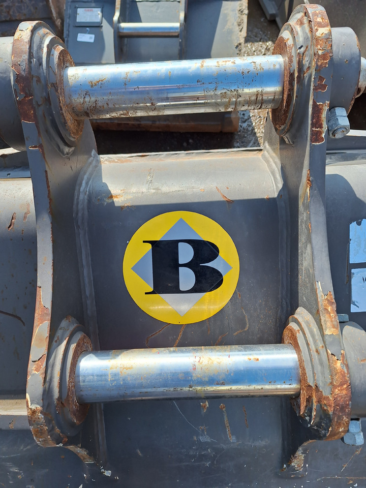 VOLVO digging bucket 1100 mm - Gravemaskinskuffe: bilde 3 VOLVO digging bucket 1100 mm - Gravemaskinskuffe: bilde 3