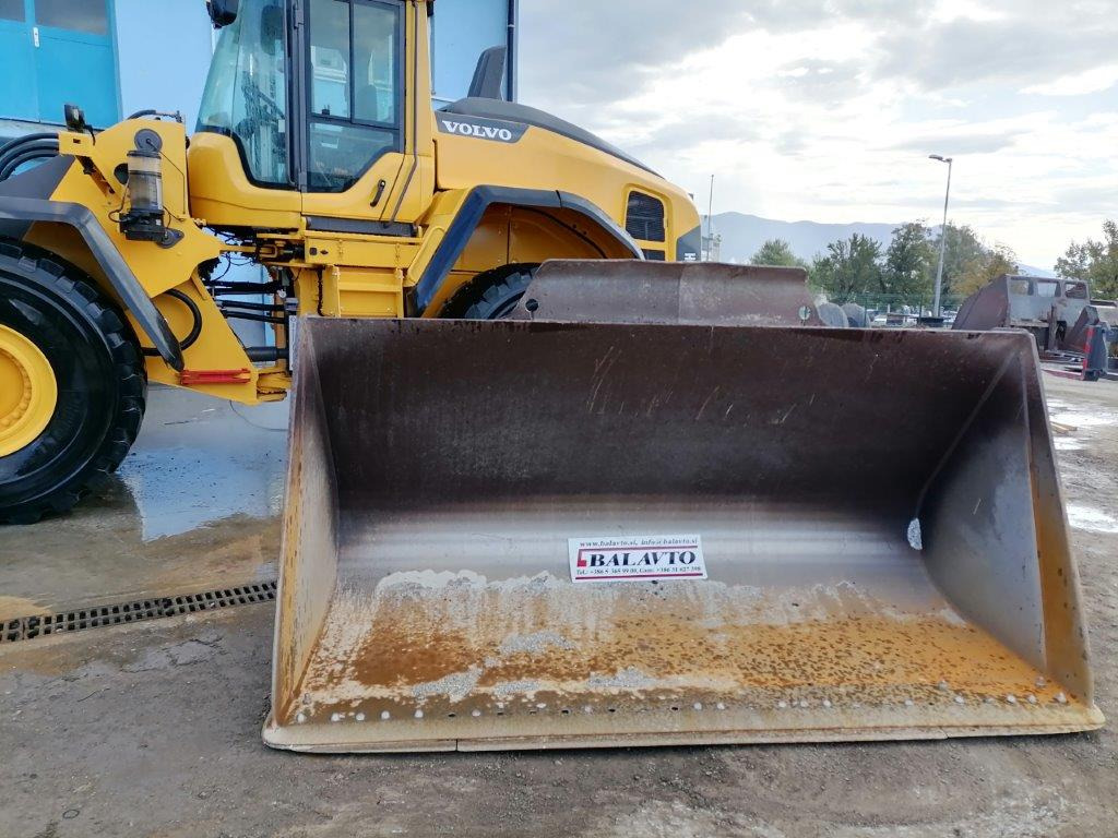 VOLVO loader bucket 2800 mm - Lasterskuffe for Hjullaster: bilde 1 VOLVO loader bucket 2800 mm - Lasterskuffe for Hjullaster: bilde 1