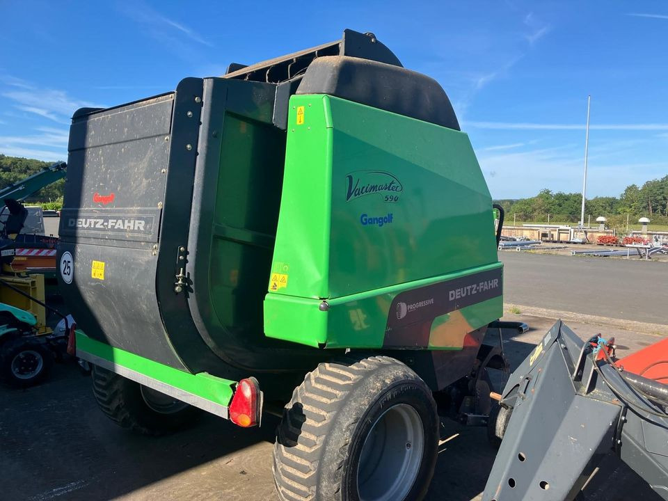 Rundballenpresse Deutz-Fahr Varimaster 590 14OC - Rundballepresse: bilde 1 Rundballenpresse Deutz-Fahr Varimaster 590 14OC - Rundballepresse: bilde 1