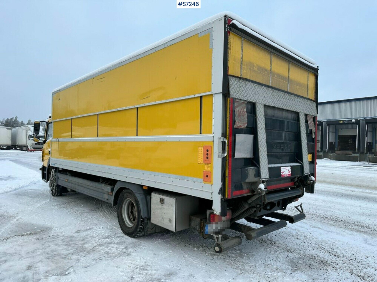 Box truck Mercedes Benz Atego 1523 with high and sinkable roof - Skapbil: bilde 4 Box truck Mercedes Benz Atego 1523 with high and sinkable roof - Skapbil: bilde 4