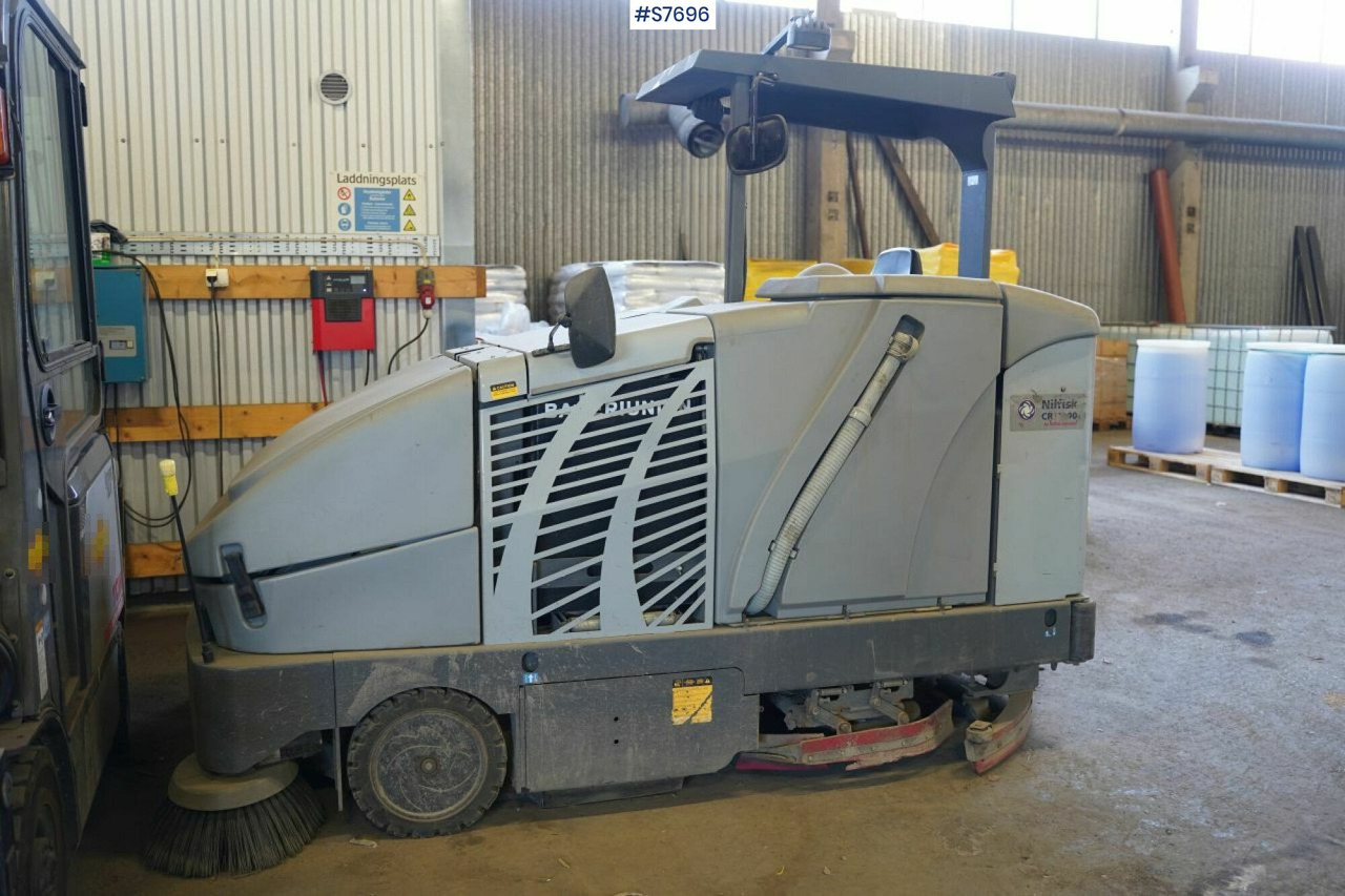 Cleaning machine Nilfisk CR1200 rep.object - Feiebil: bilde 1 Cleaning machine Nilfisk CR1200 rep.object - Feiebil: bilde 1