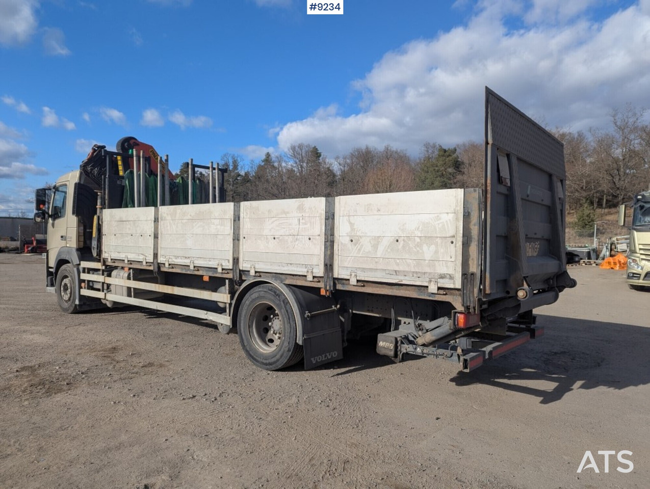 Crane Truck Volvo FM 330 4X2 with tail lift - Planbil, Kranbil: bilde 4 Crane Truck Volvo FM 330 4X2 with tail lift - Planbil, Kranbil: bilde 4