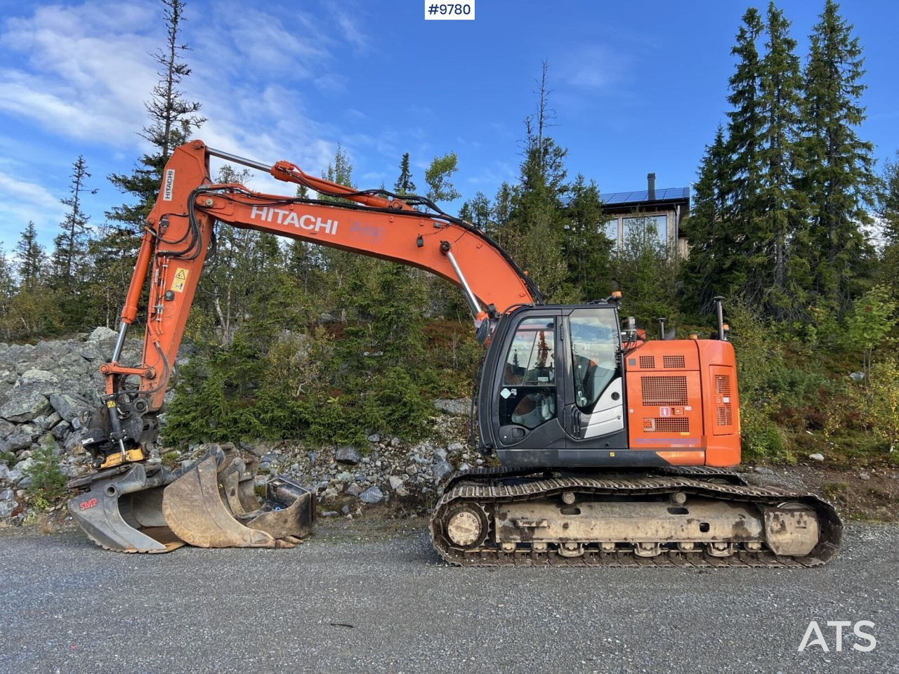 Hitachi ZX 225 US LC-L with excavation system and attachments - Beltegraver: bilde 2 Hitachi ZX 225 US LC-L with excavation system and attachments - Beltegraver: bilde 2