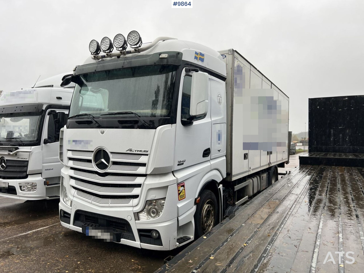 MERCEDES-BENZ ACTROS 963-0-A Box truck with tail lift - Skapbil: bilde 1 MERCEDES-BENZ ACTROS 963-0-A Box truck with tail lift - Skapbil: bilde 1