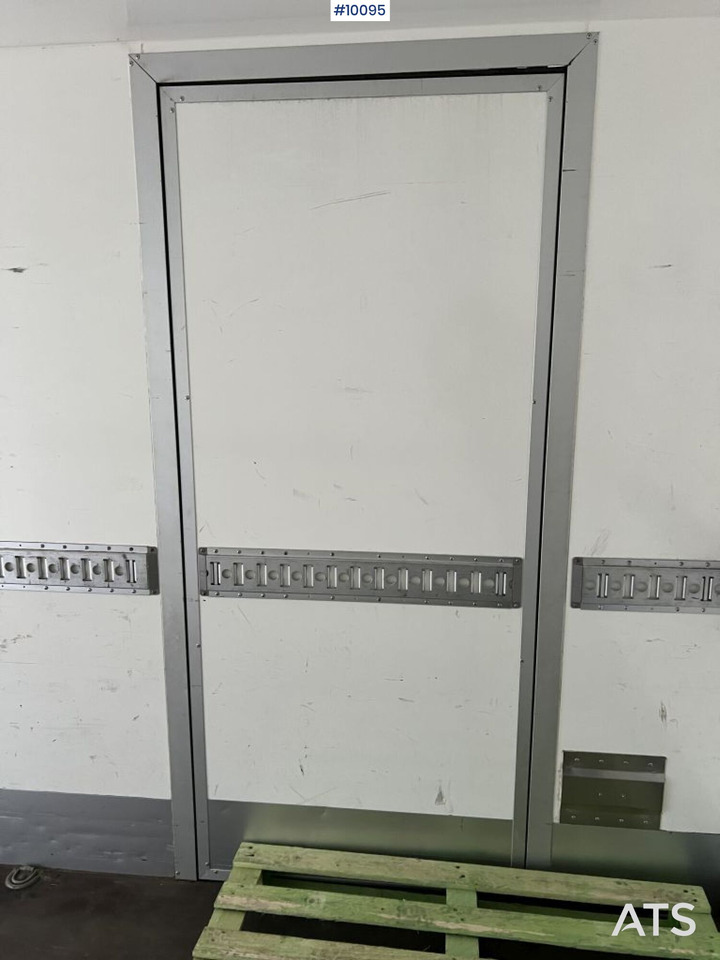 Varebil med skap VOLKSWAGEN CRAFTER with tailgate lift: bilde 15 Varebil med skap VOLKSWAGEN CRAFTER with tailgate lift: bilde 15