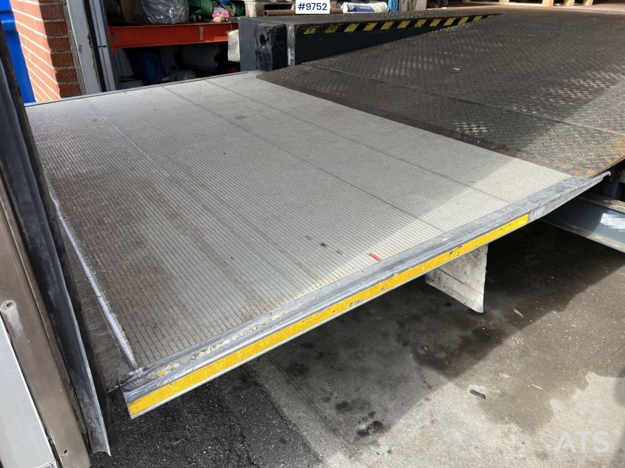 Volkswagen Crafter with tail lift - Varebil med skap: bilde 5 Volkswagen Crafter with tail lift - Varebil med skap: bilde 5