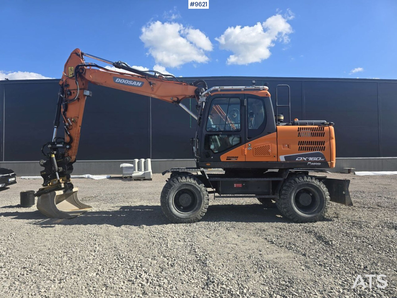 Wheeled Excavator Doosan DX160W with attachment and trailer - Hjulgraver: bilde 1 Wheeled Excavator Doosan DX160W with attachment and trailer - Hjulgraver: bilde 1
