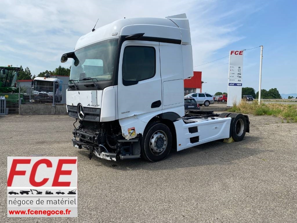 Mercedes-Benz 1845 Space Cab Suspension Pneumatique endommagé  - Trekkvogn: bilde 1 Mercedes-Benz 1845 Space Cab Suspension Pneumatique endommagé  - Trekkvogn: bilde 1