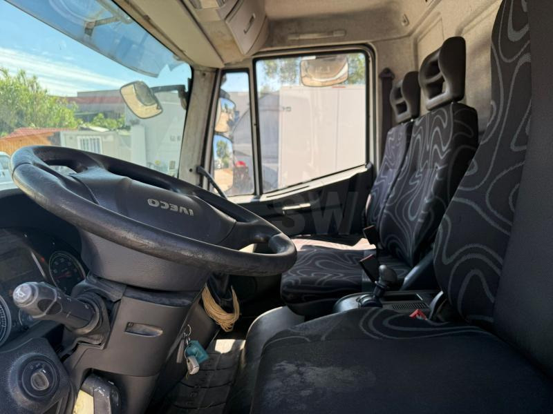 Iveco 120E22 CAISSE FRIGO HAYON - Lastebil med kjøl: bilde 4 Iveco 120E22 CAISSE FRIGO HAYON - Lastebil med kjøl: bilde 4