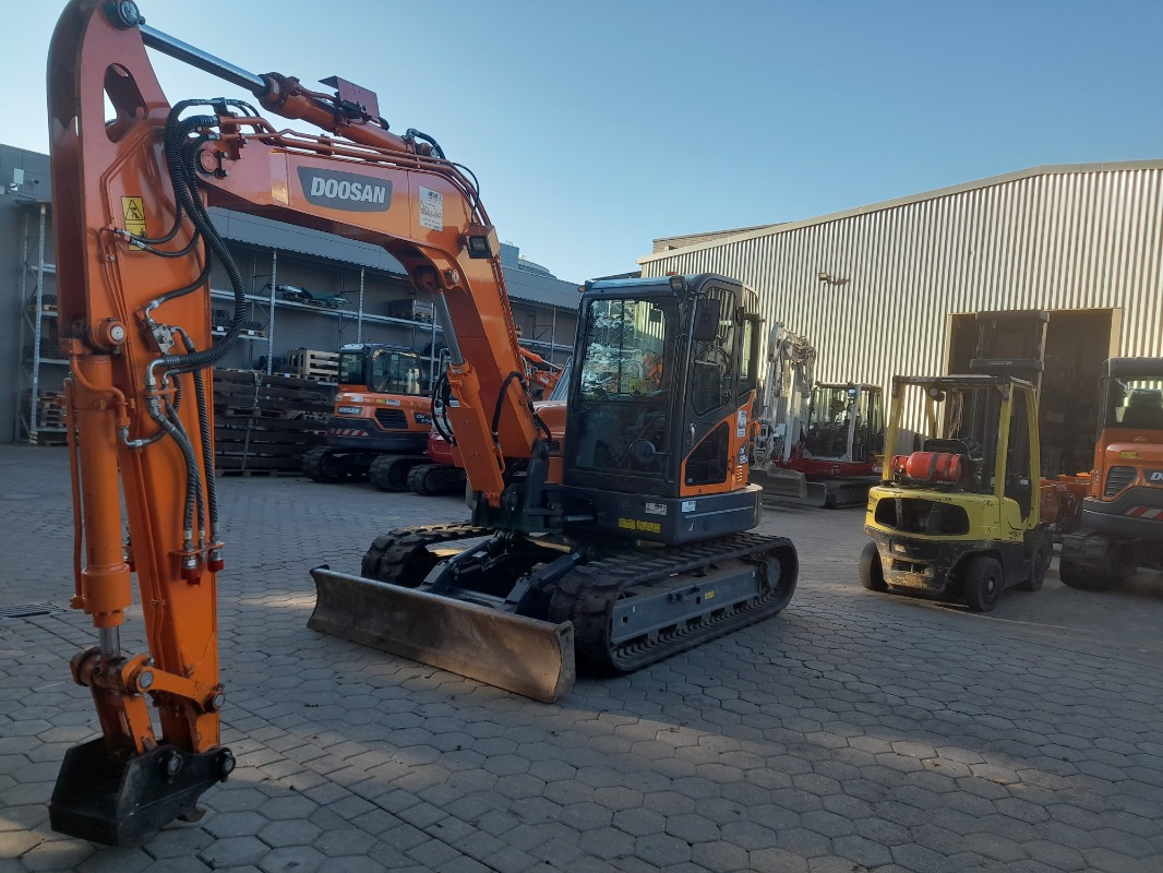 Doosan DX85R-3 - Gravemaskin: bilde 1 Doosan DX85R-3 - Gravemaskin: bilde 1
