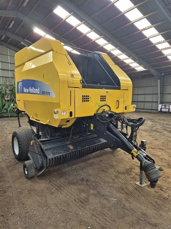 New Holland BR7070 med rotorsnitter Snitter  - Rundballepresse: bilde 2 New Holland BR7070 med rotorsnitter Snitter  - Rundballepresse: bilde 2