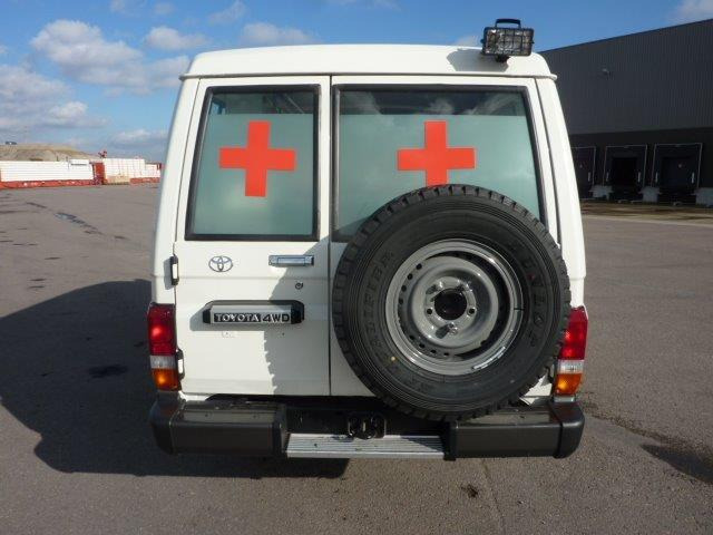 Toyota Land Cruiser 78 Metal top hzj 78 ambulance 4.2L Diesel Manual - Personenbil: bilde 3 Toyota Land Cruiser 78 Metal top hzj 78 ambulance 4.2L Diesel Manual - Personenbil: bilde 3