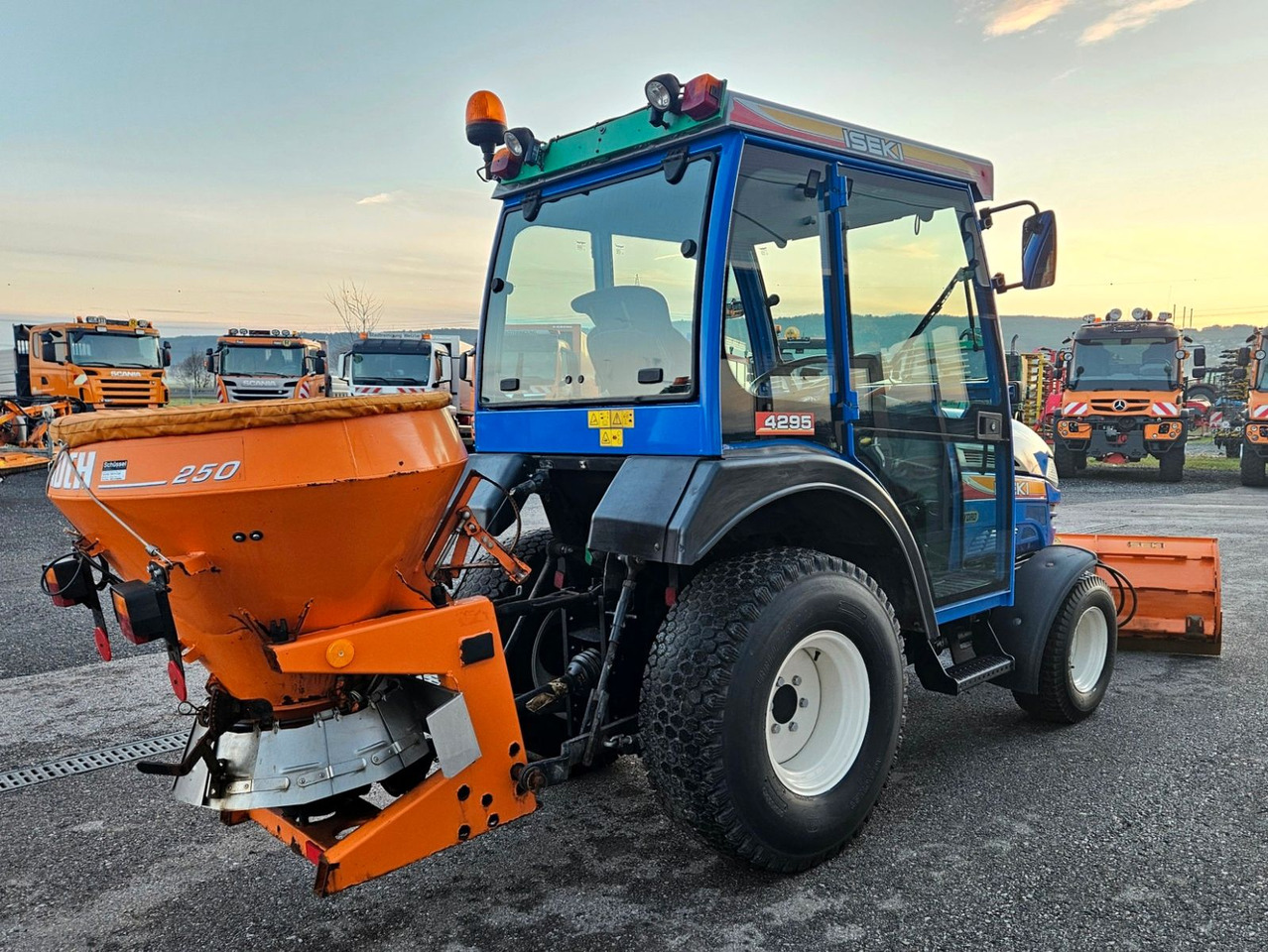 Iseki TH4295 AHL 4x4 Hydro Winterdienst - Traktor: bilde 5 Iseki TH4295 AHL 4x4 Hydro Winterdienst - Traktor: bilde 5