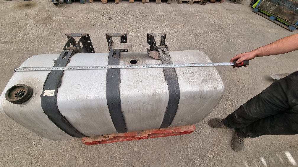 Serbatoio Volvo 570 lt - Drivstofftank for Lastebil: bilde 2 Serbatoio Volvo 570 lt - Drivstofftank for Lastebil: bilde 2