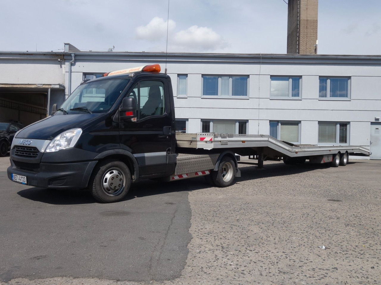 Iveco Daily 35 S 17 mit Anhänger für 3 PKW - Transporter lastebil: bilde 2 Iveco Daily 35 S 17 mit Anhänger für 3 PKW - Transporter lastebil: bilde 2