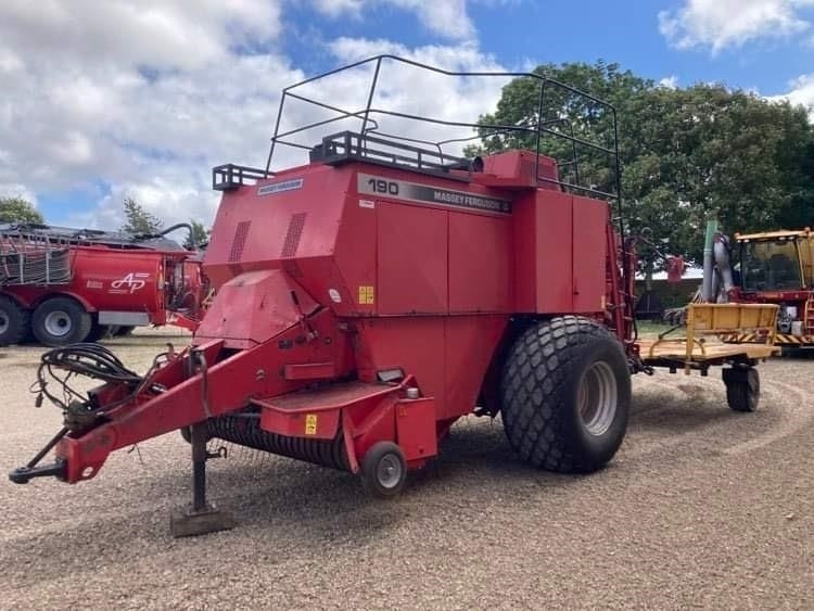 Massey Ferguson LB190 Fieldstar *** m. parkland ballevogn *** - Firkantpresse: bilde 1 Massey Ferguson LB190 Fieldstar *** m. parkland ballevogn *** - Firkantpresse: bilde 1