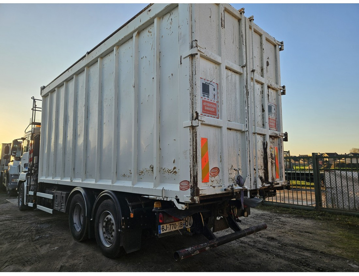 MAN TGS 26.400 6x2 steering axle lenk Tipper Crane Jonsered 1320 Z - Tippbil, Kranbil: bilde 2 MAN TGS 26.400 6x2 steering axle lenk Tipper Crane Jonsered 1320 Z - Tippbil, Kranbil: bilde 2