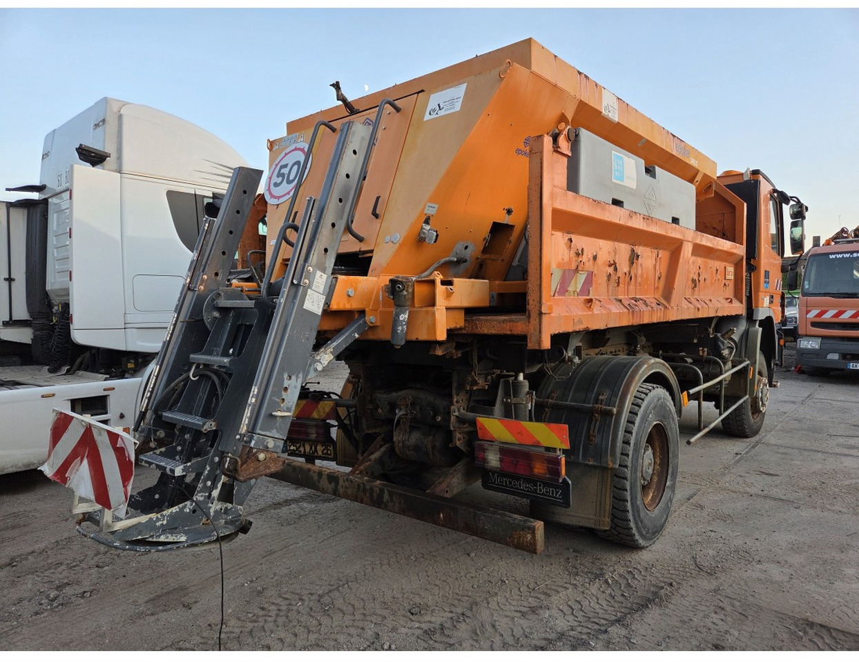 MERCEDES ACTROS 1836 4X4 TIPPER possible to buy with salt spreader - Tippbil: bilde 2 MERCEDES ACTROS 1836 4X4 TIPPER possible to buy with salt spreader - Tippbil: bilde 2