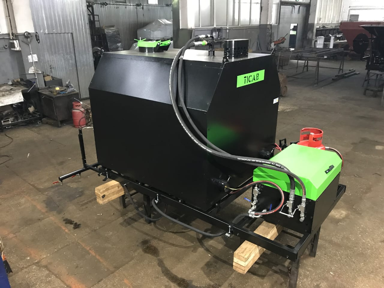 TICAB Manufacturer, Bitumen Sprayer, Asphalt Distributor, 2000L - Bitumensprøyte: bilde 2 TICAB Manufacturer, Bitumen Sprayer, Asphalt Distributor, 2000L - Bitumensprøyte: bilde 2