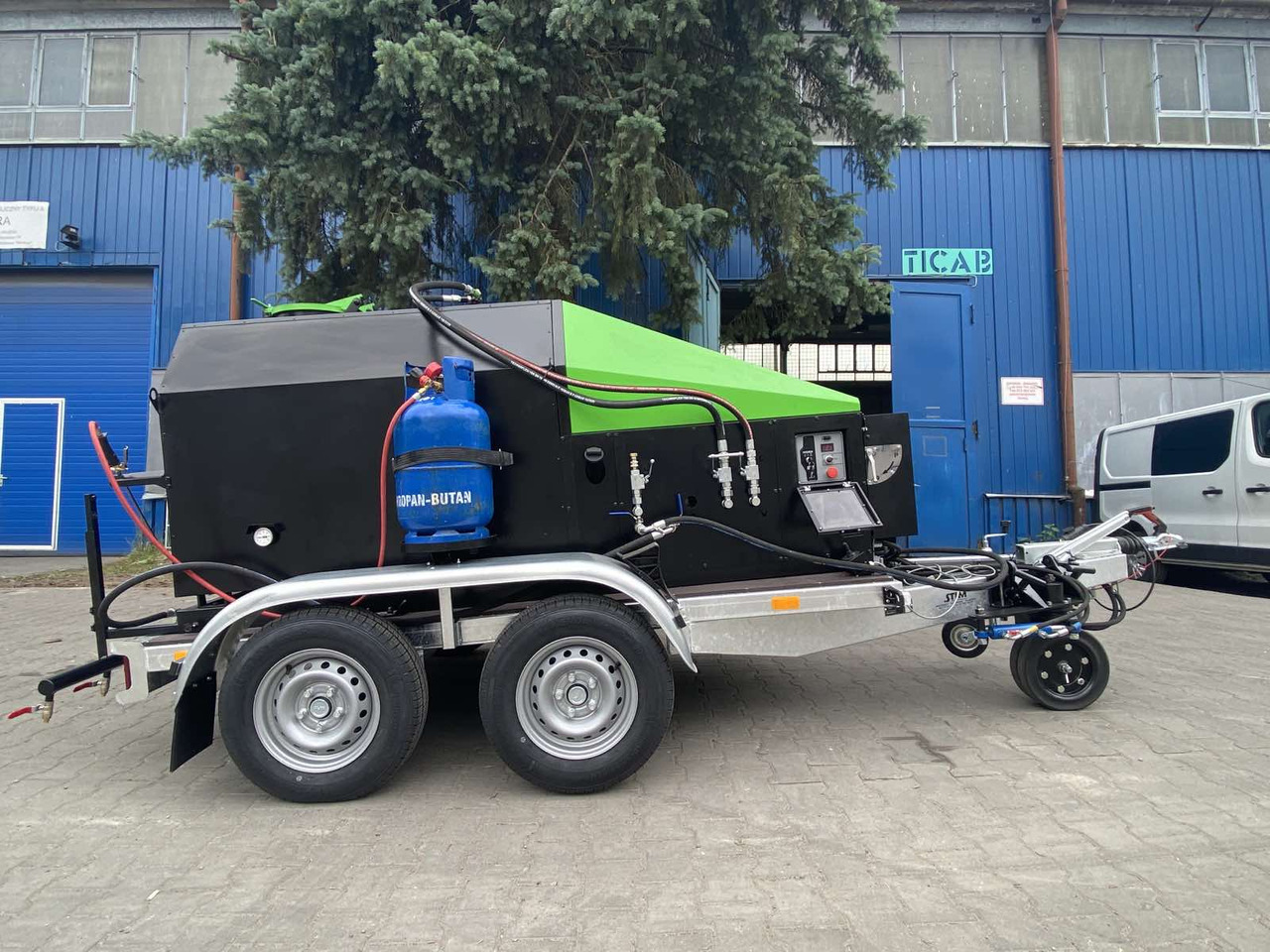 TICAB SelfPropelled Bitumen Emulsion Sprayer,1000L,Manufacturer - Bitumensprøyte: bilde 1 TICAB SelfPropelled Bitumen Emulsion Sprayer,1000L,Manufacturer - Bitumensprøyte: bilde 1