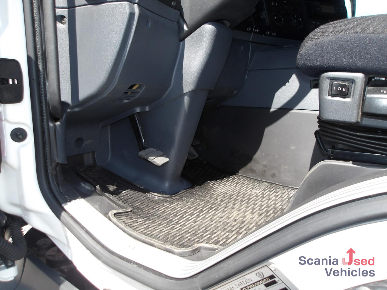 SCANIA P280 - 6x2*4 - KÜHLKOFFER 9m - MITSUBISHI - Lastebil med kjøl: bilde 2 SCANIA P280 - 6x2*4 - KÜHLKOFFER 9m - MITSUBISHI - Lastebil med kjøl: bilde 2