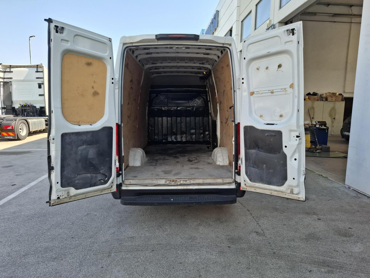 IVECO Daily 35S14V - Persontransport: bilde 5 IVECO Daily 35S14V - Persontransport: bilde 5