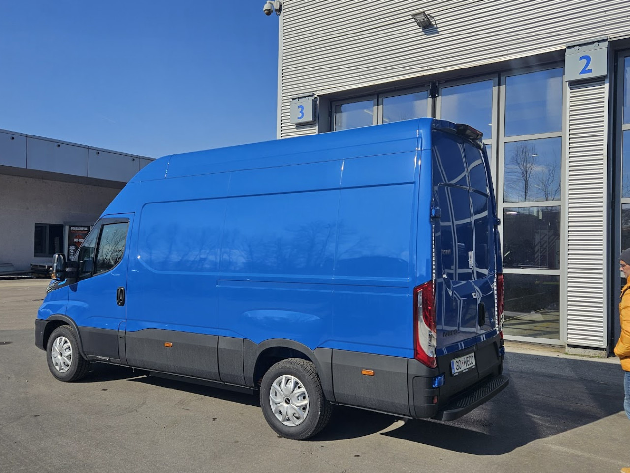 IVECO Daily ELEKTRIČNI 35 C 18H - Persontransport, Elektrisk varebil: bilde 2 IVECO Daily ELEKTRIČNI 35 C 18H - Persontransport, Elektrisk varebil: bilde 2