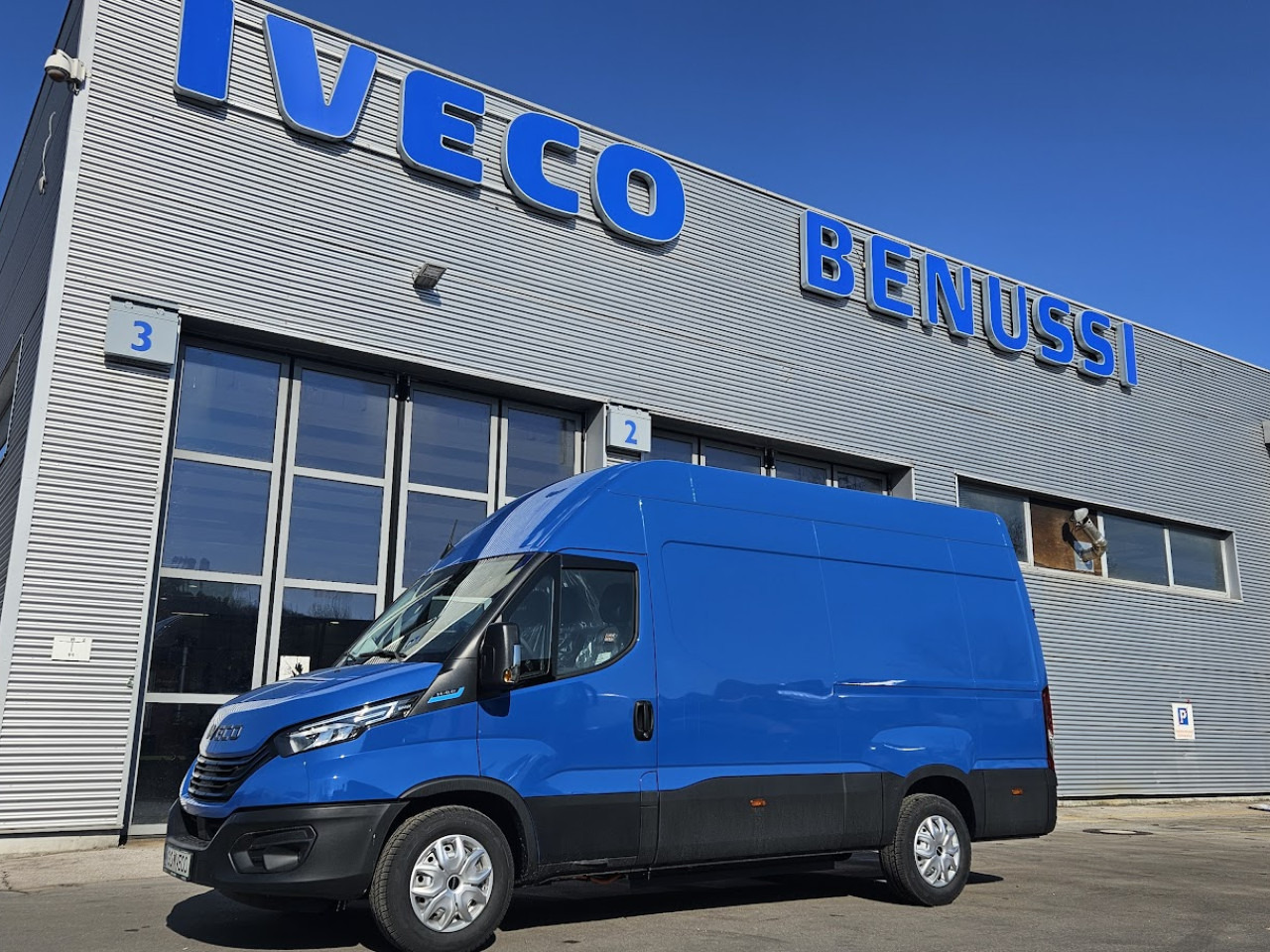 IVECO Daily ELEKTRIČNI 35 C 18H - Persontransport, Elektrisk varebil: bilde 1 IVECO Daily ELEKTRIČNI 35 C 18H - Persontransport, Elektrisk varebil: bilde 1