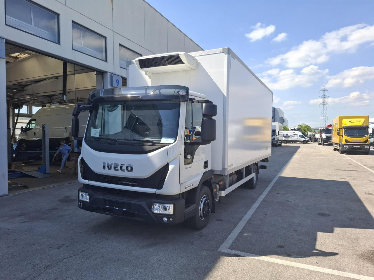 IVECO Eurocargo ML120EL21/P - Lastebil med kjøl: bilde 1 IVECO Eurocargo ML120EL21/P - Lastebil med kjøl: bilde 1