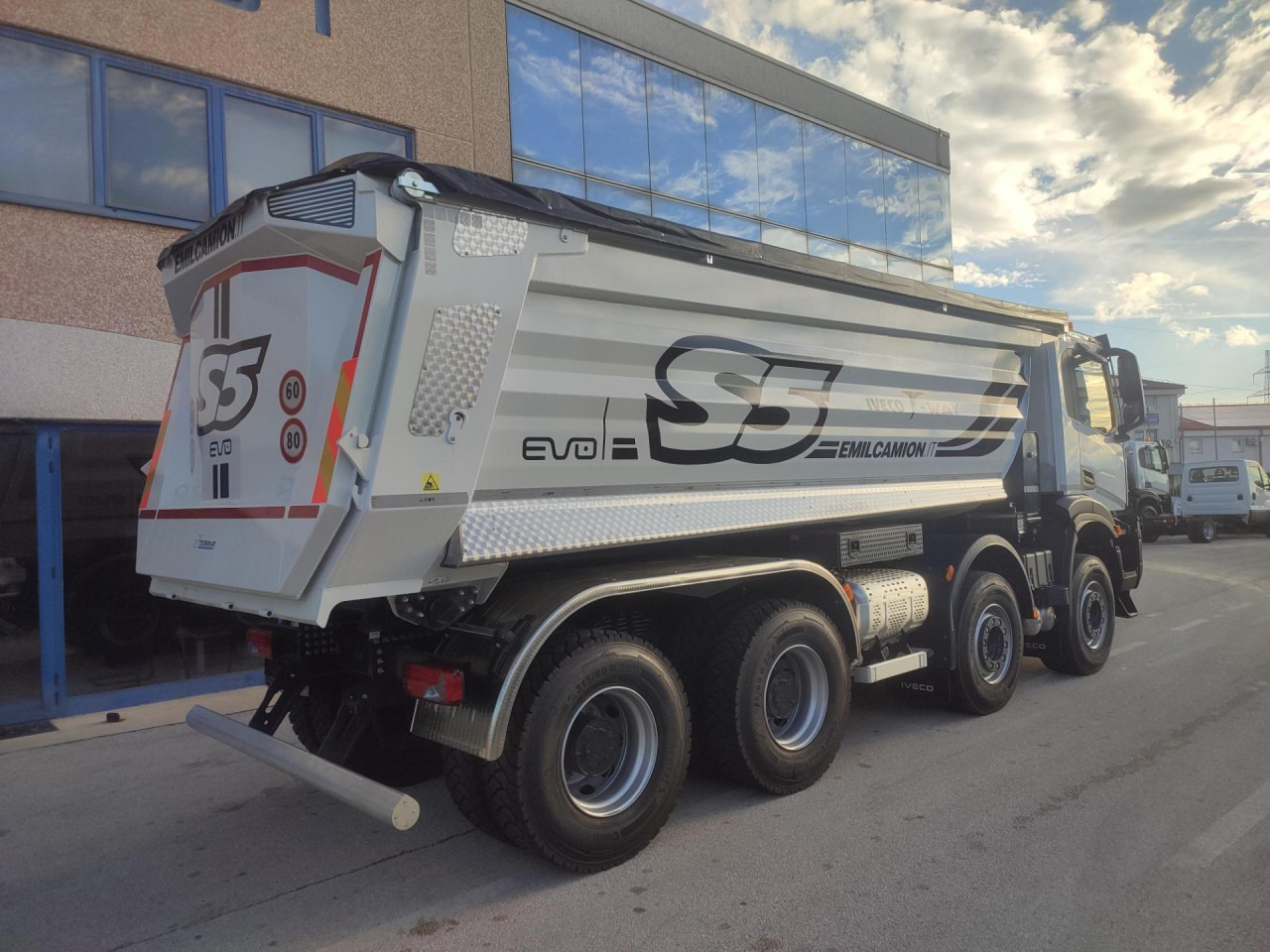 IVECO T-Way AD410T50 - Tippbil: bilde 4 IVECO T-Way AD410T50 - Tippbil: bilde 4