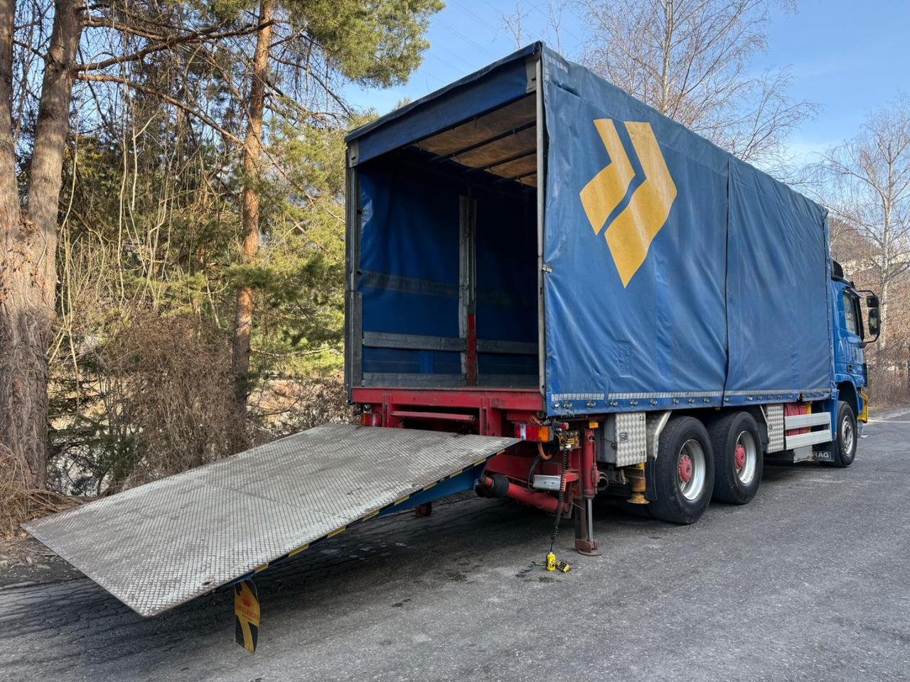 Mercedes-Benz Actros 3354 6x4 V8,E3,MP2, B/B,Ladebordwand 9ton - Kapellbil: bilde 3 Mercedes-Benz Actros 3354 6x4 V8,E3,MP2, B/B,Ladebordwand 9ton - Kapellbil: bilde 3