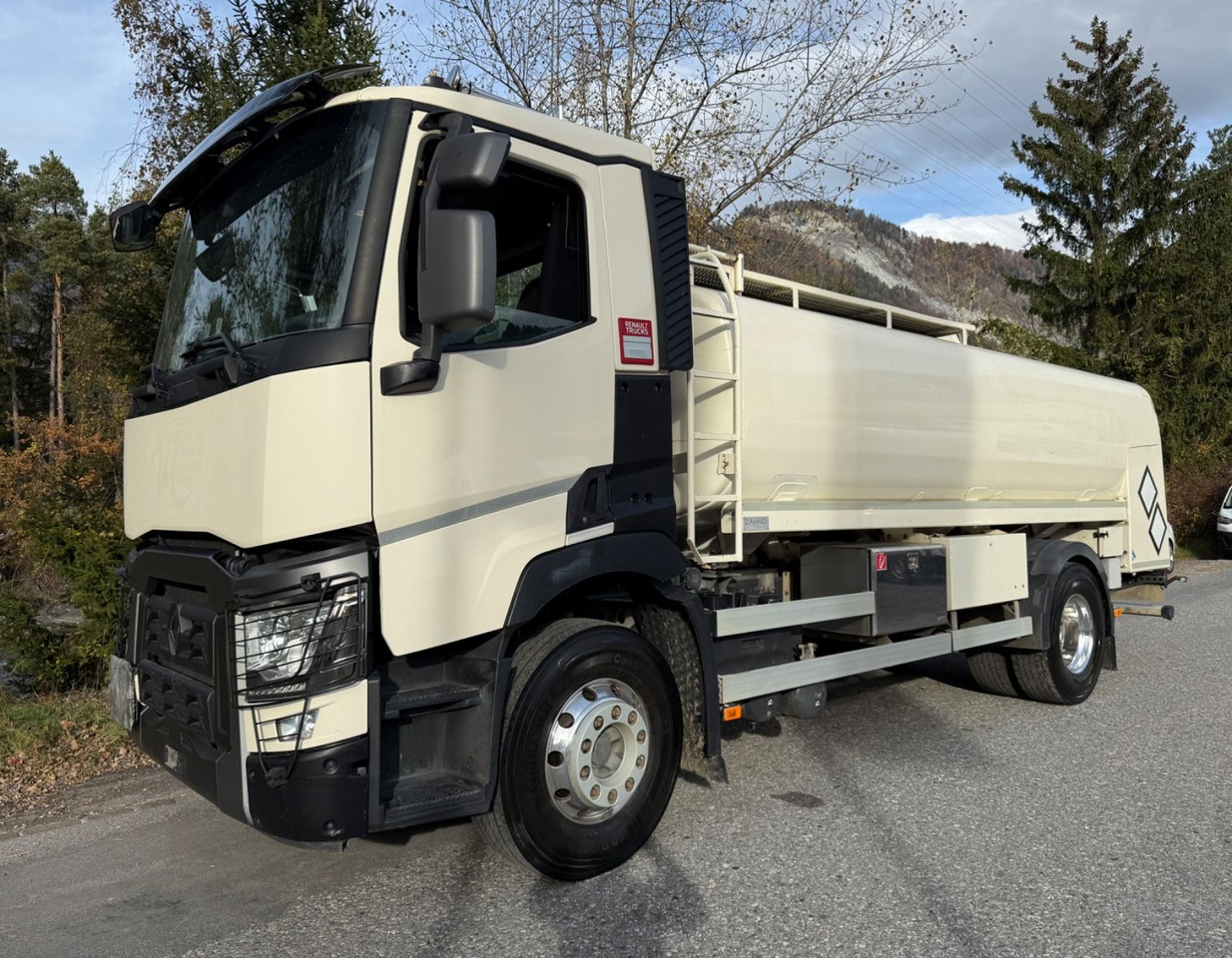 Renault C460 4x2, Euro 6,ADR,Diesel Benzin,Rohr Anhaeger Renault C460 4x2, Euro 6c, ADR, Diesel Benzin - Tankbil: bilde 1 Renault C460 4x2, Euro 6,ADR,Diesel Benzin,Rohr Anhaeger Renault C460 4x2, Euro 6c, ADR, Diesel Benzin - Tankbil: bilde 1