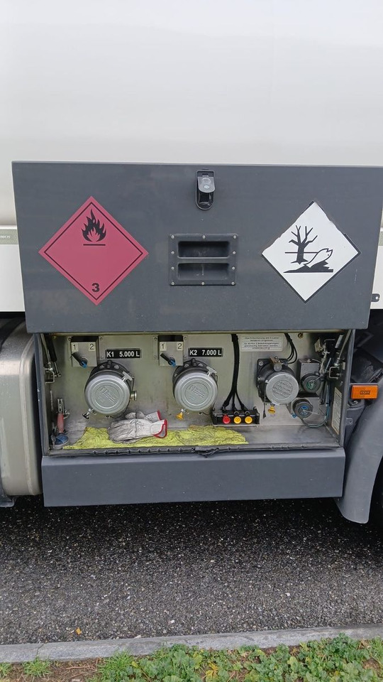 Scania P450 LB 4x2, ADR, Schwarzmueller Anhaenger Fuel - Tankbil: bilde 5 Scania P450 LB 4x2, ADR, Schwarzmueller Anhaenger Fuel - Tankbil: bilde 5