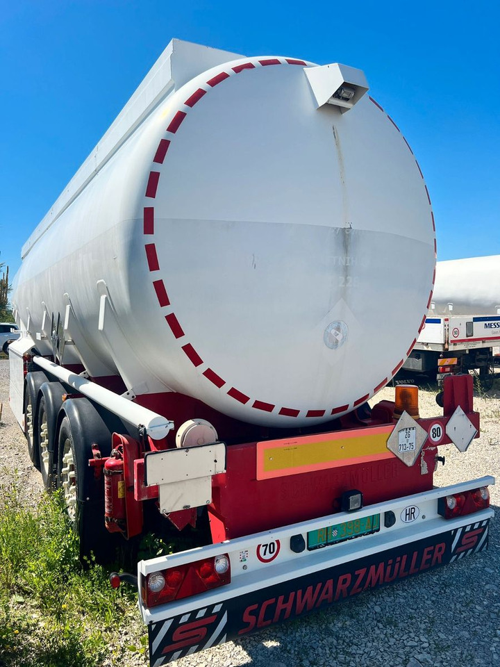 Schwarzmüller TS 3/E ADR, 6 Kammern Treibstoff Fuel - Tanksemi: bilde 3 Schwarzmüller TS 3/E ADR, 6 Kammern Treibstoff Fuel - Tanksemi: bilde 3