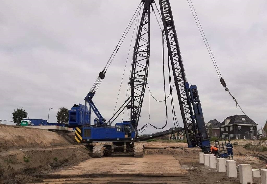 Hitachi KH300-3 PD - Beltegående kran: bilde 2 Hitachi KH300-3 PD - Beltegående kran: bilde 2