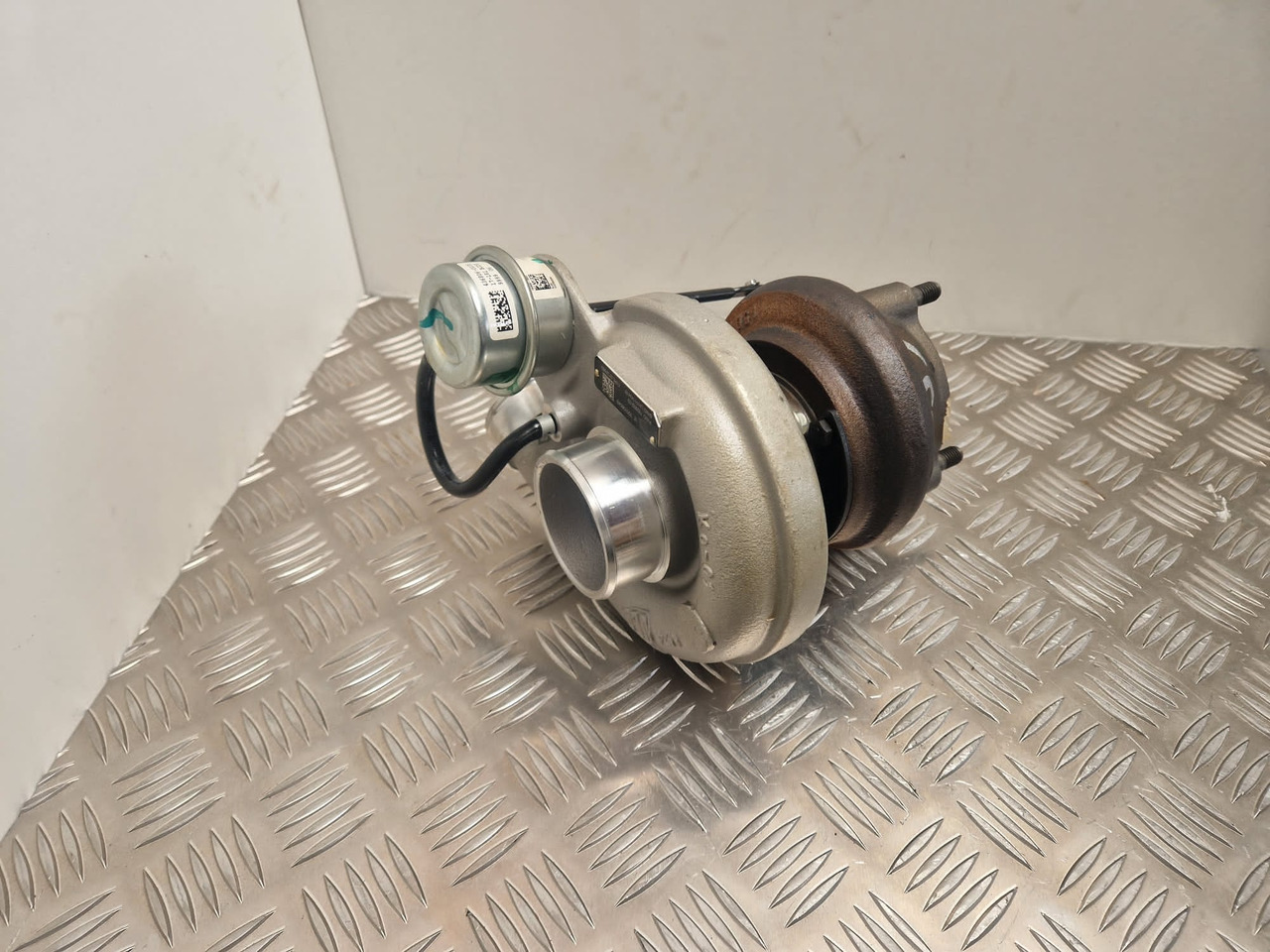 JCB turbocharger 320/06049 Garrett Turbo 762932-02 - Motor og deler for Bygg og anlegg: bilde 4 JCB turbocharger 320/06049 Garrett Turbo 762932-02 - Motor og deler for Bygg og anlegg: bilde 4