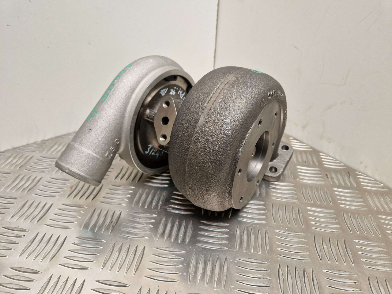 Sisu 620 Turbo 02/950476 DSRAG BorgWarner manufactured - Motor og deler for Bygg og anlegg: bilde 1 Sisu 620 Turbo 02/950476 DSRAG BorgWarner manufactured - Motor og deler for Bygg og anlegg: bilde 1