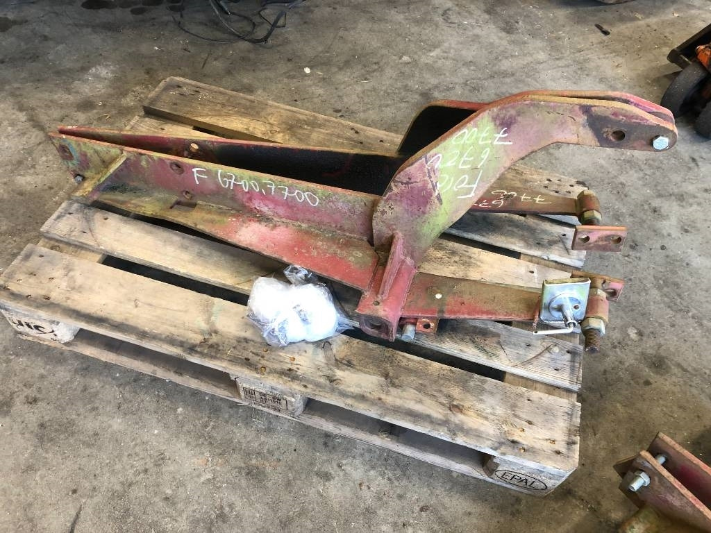 Lastarfäste Ålö Quicke till Ford 7700 6700 - Frontlaster for traktor: bilde 2 Lastarfäste Ålö Quicke till Ford 7700 6700 - Frontlaster for traktor: bilde 2