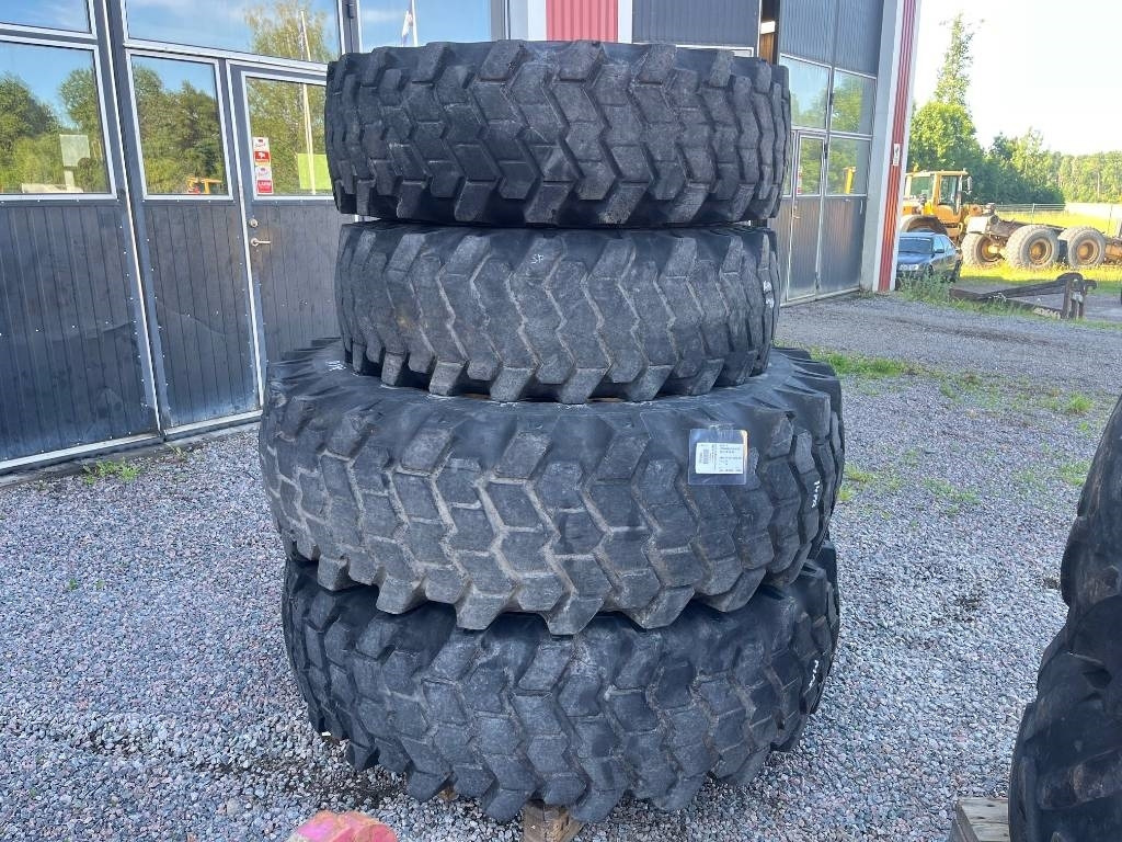 Nokian 18,4-34 14,9-24 till Volvo Bm 840 841 - Dekk for Bygg og anlegg: bilde 1 Nokian 18,4-34 14,9-24 till Volvo Bm 840 841 - Dekk for Bygg og anlegg: bilde 1