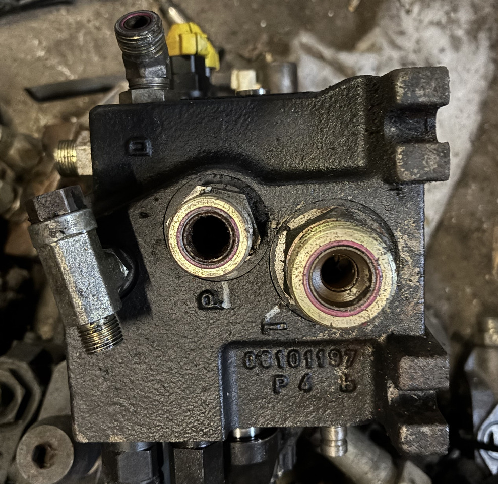 CAT 330 Rozdzielacz Hydrauliczny 242-7958 - Hydraulisk ventil for Bygg og anlegg: bilde 1 CAT 330 Rozdzielacz Hydrauliczny 242-7958 - Hydraulisk ventil for Bygg og anlegg: bilde 1