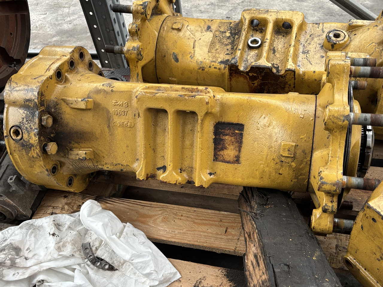 CAT CARRARO 641500 10637 Obudowa Mostu Pochwa Prawa Lewa - Aksel og deler for Landbruksteknikk: bilde 1 CAT CARRARO 641500 10637 Obudowa Mostu Pochwa Prawa Lewa - Aksel og deler for Landbruksteknikk: bilde 1