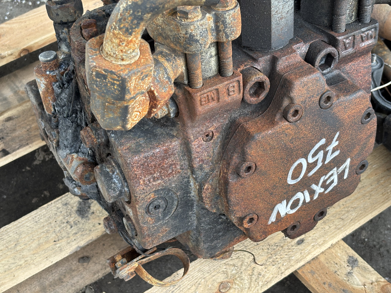 Claas Lexion 620 630 650 660 670 750 760 Pompa Hydrauliczna Hydrostat 0018024651 CZĘŚCI - Hydraulisk pumpe for Landbruksteknikk: bilde 1 Claas Lexion 620 630 650 660 670 750 760 Pompa Hydrauliczna Hydrostat 0018024651 CZĘŚCI - Hydraulisk pumpe for Landbruksteknikk: bilde 1