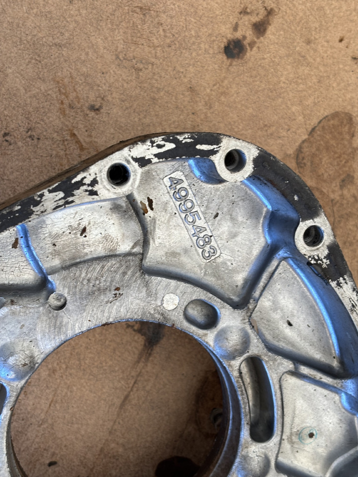 Cummins 6CT 6CT8.3 6C8.3 Obudowa koła zębatego Wałka rozrządu 4992991 4995483 - Kamaksel for Landbruksteknikk: bilde 2 Cummins 6CT 6CT8.3 6C8.3 Obudowa koła zębatego Wałka rozrządu 4992991 4995483 - Kamaksel for Landbruksteknikk: bilde 2