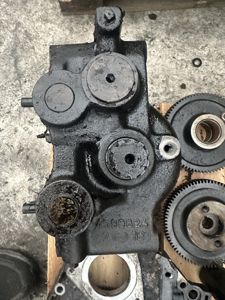 Fiat 780dt Fiat 8045 pompa paliwa , pompa oleju Balansery obudowa rozrządu - Drivstoffpumpe for Traktor: bilde 4 Fiat 780dt Fiat 8045 pompa paliwa , pompa oleju Balansery obudowa rozrządu - Drivstoffpumpe for Traktor: bilde 4