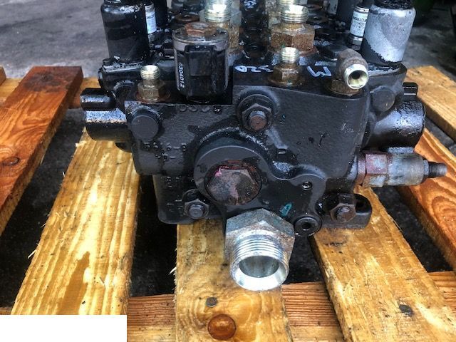 JCB TM 320 - Rozdzielacz Hydrauliczny - Hydraulisk ventil for Landbruksteknikk: bilde 4 JCB TM 320 - Rozdzielacz Hydrauliczny - Hydraulisk ventil for Landbruksteknikk: bilde 4