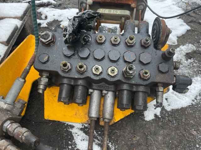 Jcb 3cx rozdzielacz hydrauliczny tylni - Hydraulisk ventil for Landbruksteknikk: bilde 2 Jcb 3cx rozdzielacz hydrauliczny tylni - Hydraulisk ventil for Landbruksteknikk: bilde 2