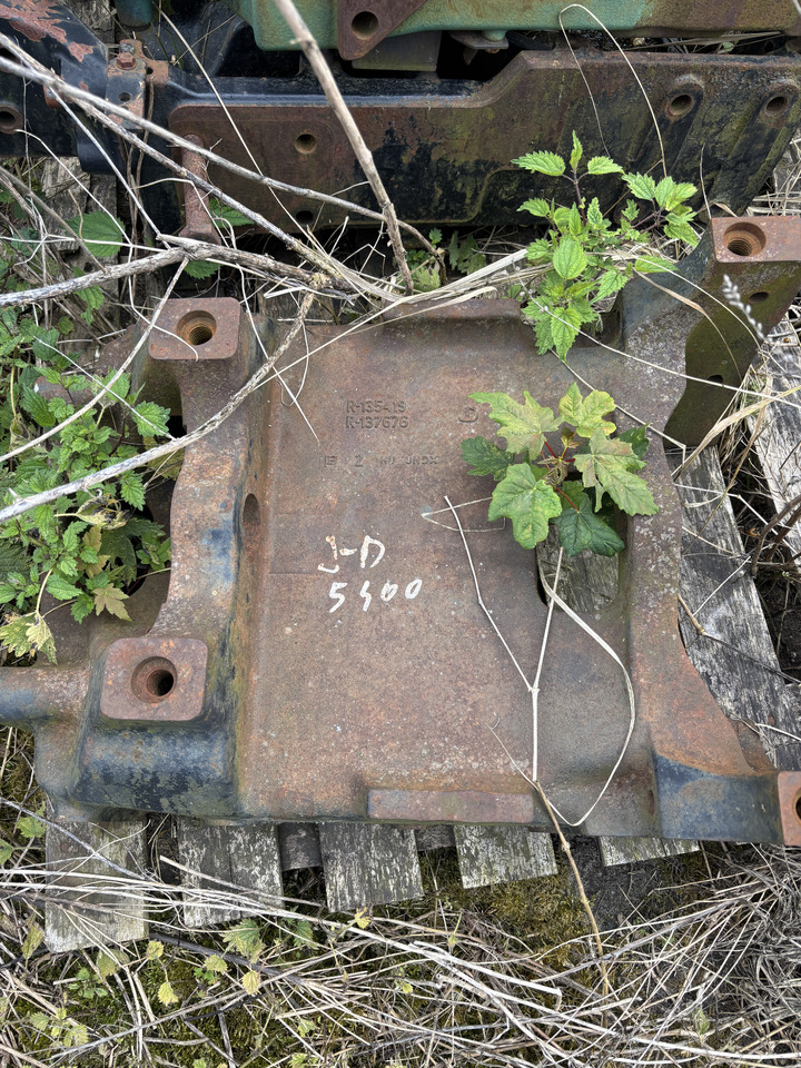 John Deere 5403 5415 5615 5715 5603 - support osi przedniej R135419 R137676 - Foraksel: bilde 1 John Deere 5403 5415 5615 5715 5603 - support osi przedniej R135419 R137676 - Foraksel: bilde 1