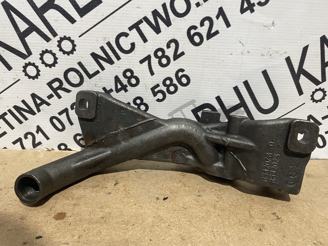 John Deere 6068 - wspornik uchwyt pompy oleju R542076 R542025 - Oljepumpe for Landbruksteknikk: bilde 2 John Deere 6068 - wspornik uchwyt pompy oleju R542076 R542025 - Oljepumpe for Landbruksteknikk: bilde 2