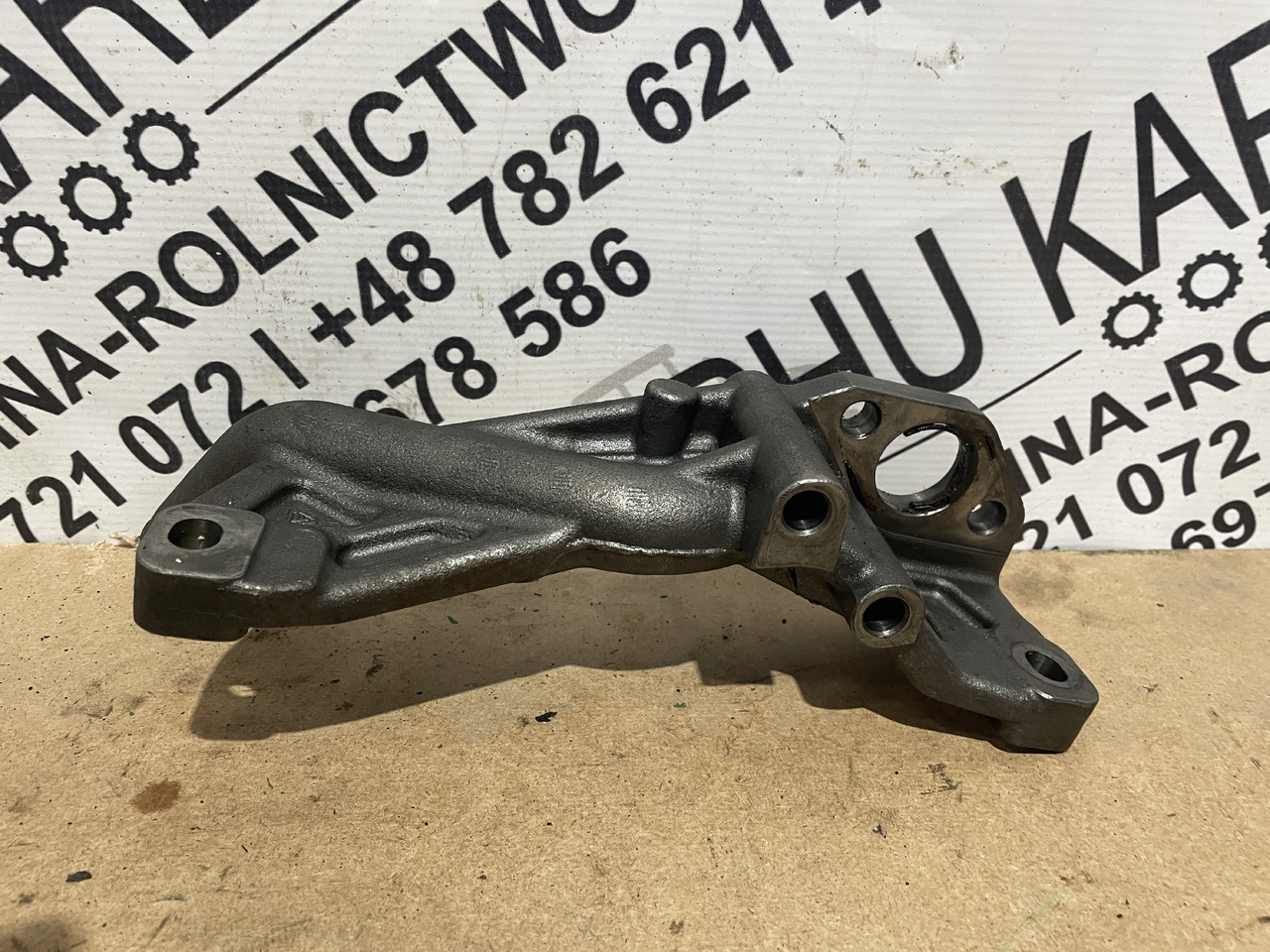 John Deere 6068 - wspornik uchwyt pompy oleju R542076 R542025 - Oljepumpe for Landbruksteknikk: bilde 1 John Deere 6068 - wspornik uchwyt pompy oleju R542076 R542025 - Oljepumpe for Landbruksteknikk: bilde 1