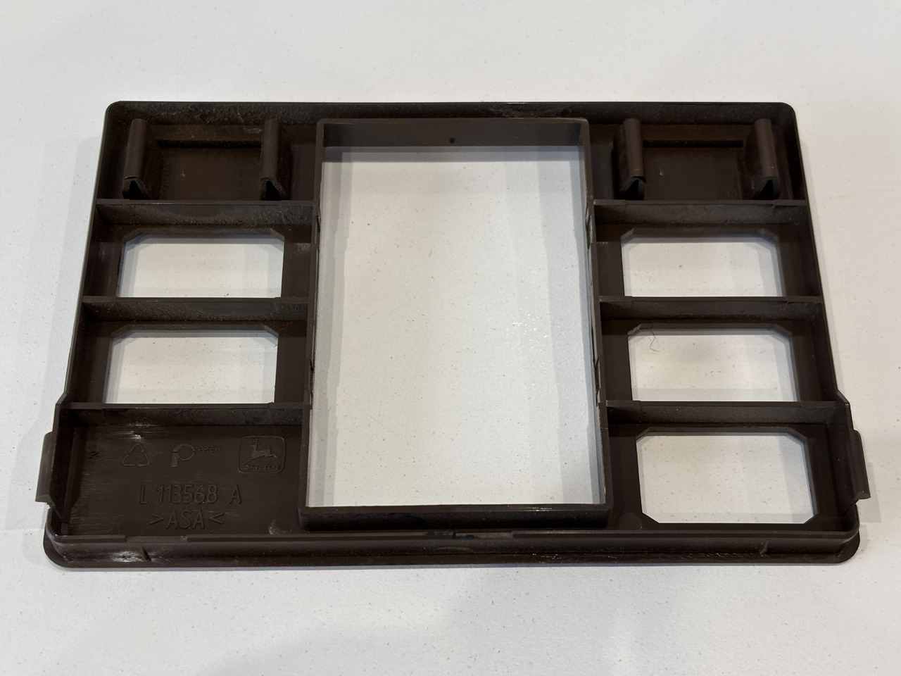 John Deere 6110 6210 Płytka Obudowa Ramka L113568 - Førerhus og interiør for Landbruksteknikk: bilde 4 John Deere 6110 6210 Płytka Obudowa Ramka L113568 - Førerhus og interiør for Landbruksteknikk: bilde 4